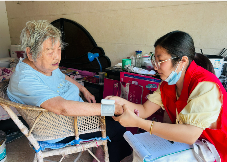 资阳开展关爱独居老人行动，传递温暖与关怀